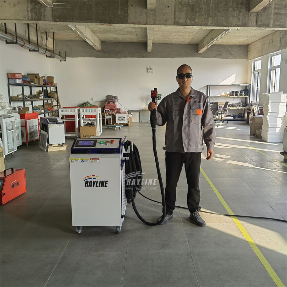 آلة تنظيف بالليزر صناعية بقوة  - مراجعة Industrial Laser Paint Remover وسعره